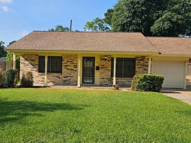 property at 1585 Auburn Dr