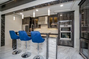 5711 Sugar Hill Dr in Houston, TX - Building Photo