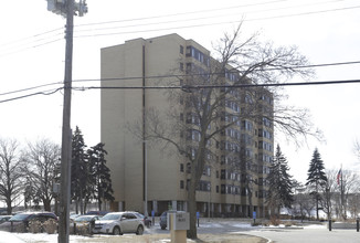 Cedar High Apartments in Minneapolis, MN - Building Photo - Building Photo