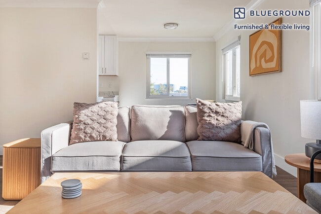 15 S Broadway, Unit FL2-ID2132 in Millbrae, CA - Foto de edificio - Building Photo