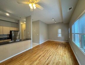 4955 N Damen Ave, Unit 1R in Chicago, IL - Building Photo - Building Photo