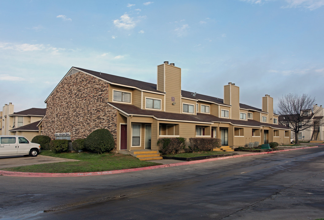 Glenshire Villas Apartments in Balch Springs, TX - Building Photo