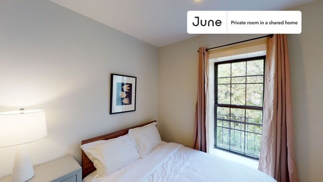 Private bedroom in 5 bed/2 bath Home in New York, NY - Building Photo - Building Photo