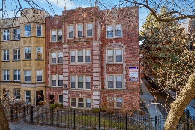 5046 N Winchester Ave, Unit 5058-2E in Chicago, IL - Building Photo - Building Photo
