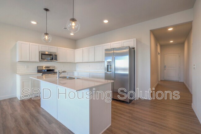 12413 S Parkwood Ln in Lee's Summit, MO - Building Photo - Building Photo