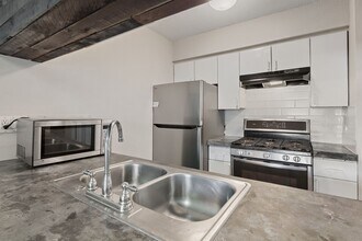 5005 Manor Rd in Austin, TX - Building Photo - Building Photo