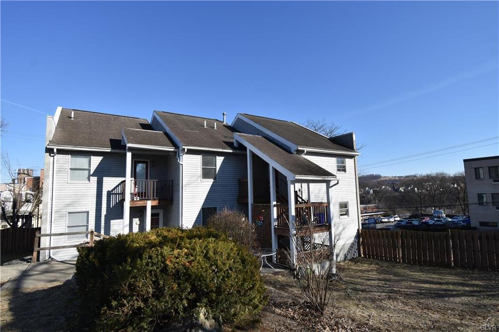 7 Rosewood St in Easton, PA - Building Photo