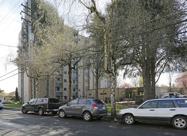 Dahlke Manor in Portland, OR - Building Photo - Building Photo