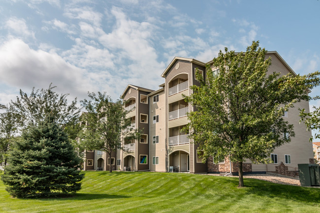 Stonehedge Apartments in Sioux Falls, SD - Building Photo - Building Photo