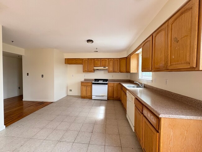324-326 Clinton Ave, Unit 2