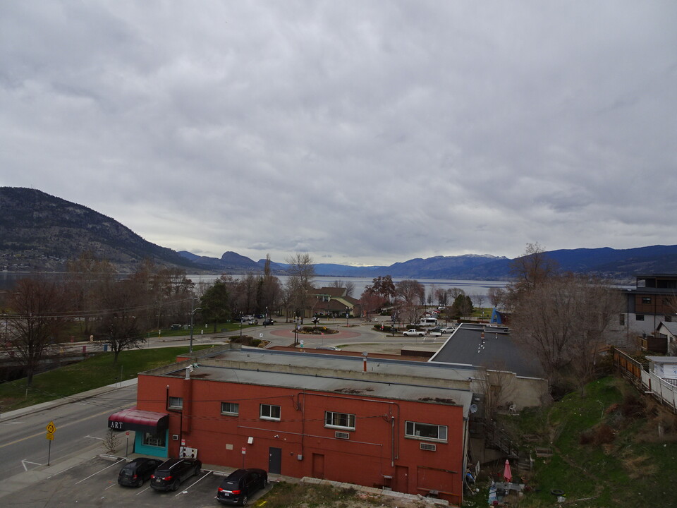 110 Ellis St in Penticton, BC - Building Photo