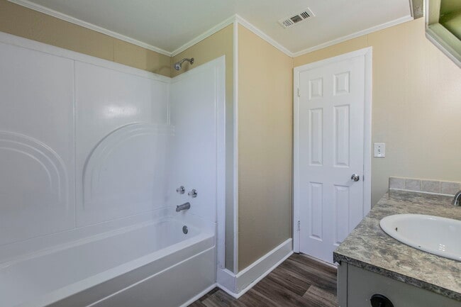 207 N Avenue U in Clifton, TX - Building Photo - Building Photo