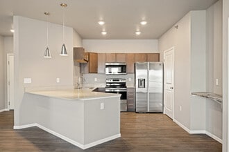 Upscale Living at the Grand off 45th in Fargo, ND - Foto de edificio - Building Photo