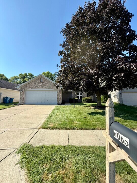 6065 Woodmill Dr in Fishers, IN - Building Photo
