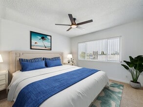 Ocean Park Boulevard in Santa Monica, CA - Foto de edificio - Building Photo