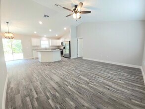 8027 N Independence Way in Citrus Springs, FL - Building Photo - Building Photo