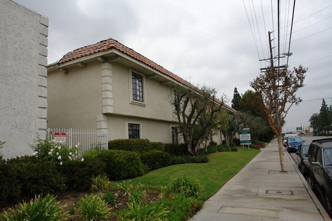 Chatsworth Gardens in Chatsworth, CA - Building Photo - Building Photo