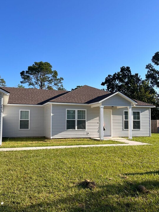 2825 Caldwell Dr in Valdosta, GA - Building Photo