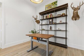 9847 Mixon Dr in Dallas, TX - Building Photo - Building Photo