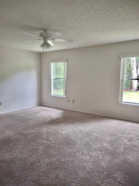 1055 E Wisconsin Ave in DeLand, FL - Building Photo