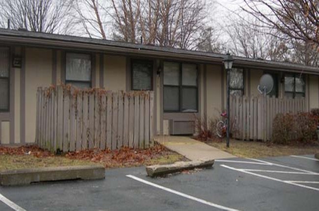 Meadowood Apartments in Logansport, IN - Building Photo - Building Photo