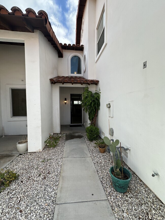 8715 Villa Ariel Ln in Las Vegas, NV - Building Photo - Building Photo