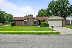 1028 SE Kinsey Dr in Huntsville, AL - Building Photo