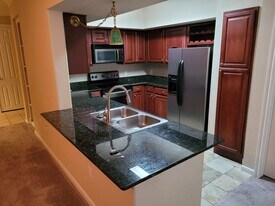 7575 Kirby Dr, Unit 1110 in Houston, TX - Building Photo