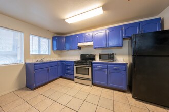 5231 Huntington Dr in Los Angeles, CA - Building Photo - Building Photo