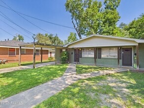 1618 W St Mary Blvd in Lafayette, LA - Building Photo - Building Photo