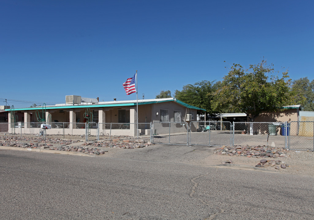 235 E Delta Rd in Tucson, AZ - Building Photo