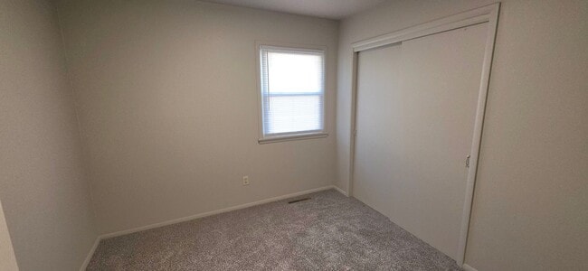 2545 S Ingram Mill Rd in Springfield, MO - Building Photo - Building Photo