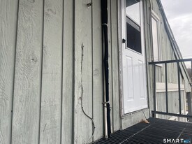 1633 Main St N in Woodbury, CT - Building Photo