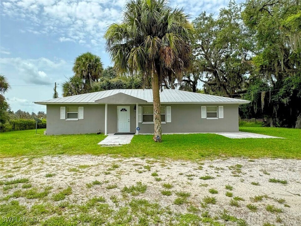 1113 Storter Grove Rd SW in Moore Haven, FL - Building Photo