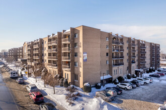 Viventi Laval in Laval, QC - Building Photo - Building Photo