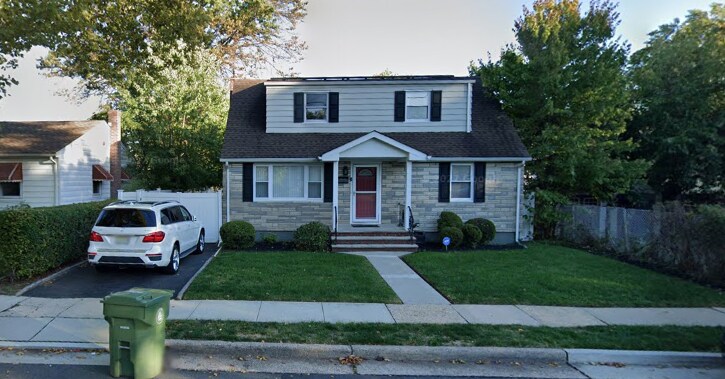 910 E Henry St in Linden, NJ - Foto de edificio