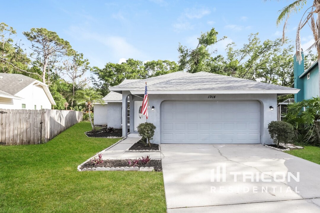 1914 Wood Hollow Pl in Sarasota, FL - Building Photo