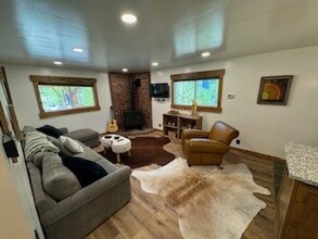 11869 Deerfield Dr-Unit -11869 Unit 2 in Truckee, CA - Building Photo - Building Photo