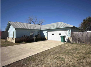 1202 Ave B in Lacy Lakeview, TX - Building Photo - Building Photo