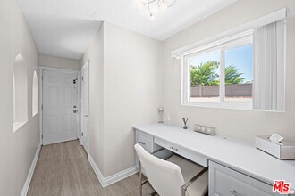 15042 Valleyheart Dr in Los Angeles, CA - Building Photo - Building Photo