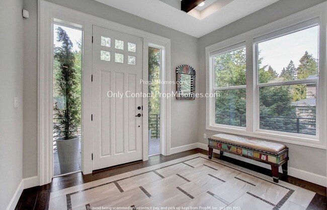 18958 Bryant Rd in Lake Oswego, OR - Building Photo - Building Photo