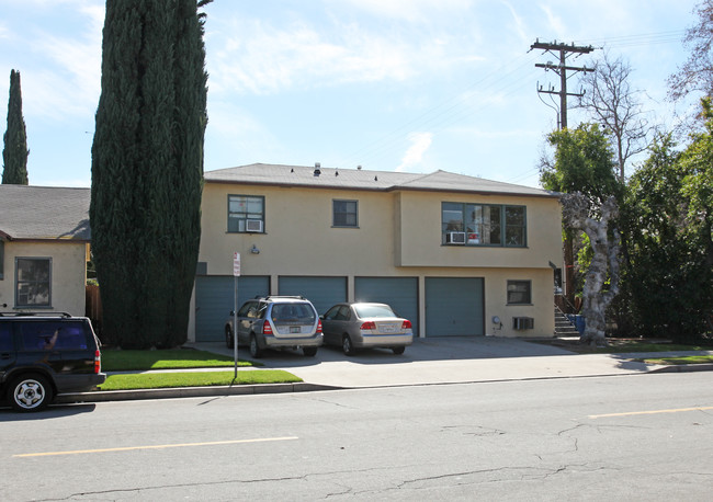 1020 W Clark Ave in Burbank, CA - Foto de edificio - Building Photo