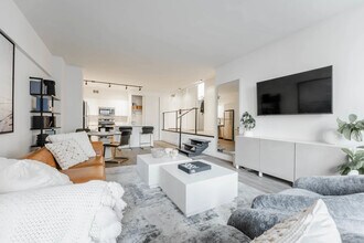 11 W Chestnut St-Unit -918 in Chicago, IL - Foto de edificio - Building Photo