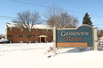 Grandview Manor Apartments in Grand Ledge, MI - Foto de edificio - Building Photo