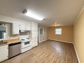 213 Foxcroft Dr in Winston-Salem, NC - Building Photo - Building Photo