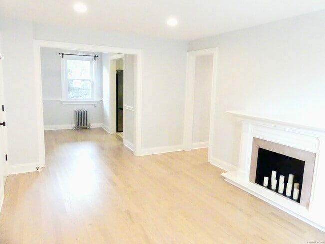 10 Clarmore Dr in Norwalk, CT - Building Photo - Building Photo