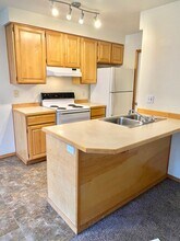 1700 NW 9th St in Bend, OR - Building Photo - Building Photo