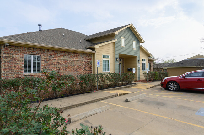 Pine Ridge Manor in Crockett, TX - Building Photo - Building Photo