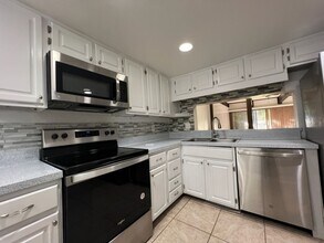 5409 Pine Creek Dr in Orlando, FL - Building Photo - Building Photo