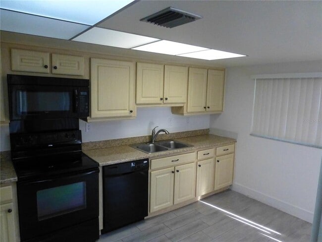 60 Iris Pl in Oldsmar, FL - Building Photo - Building Photo